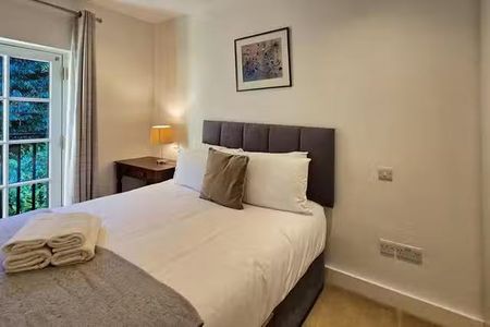 Monkstown Avenue - Photo 2