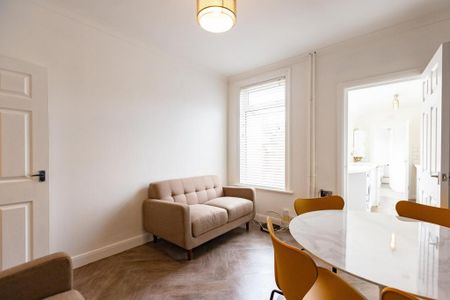 4 bedroom terraced house to rent - Photo 2