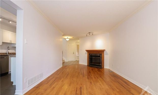 For Lease - 104 Thornbury Crescent, South of Baseline to Knoxdale, Ontario - Photo 1