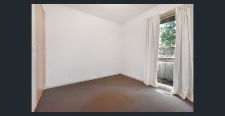 Spacious Two-Bedroom Home in a Prime Blackburn Location - Photo 4