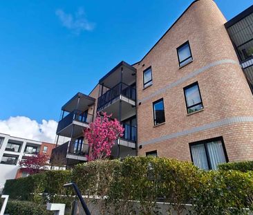 Modern 2 bedrooms plus 1 garage parking - Photo 4