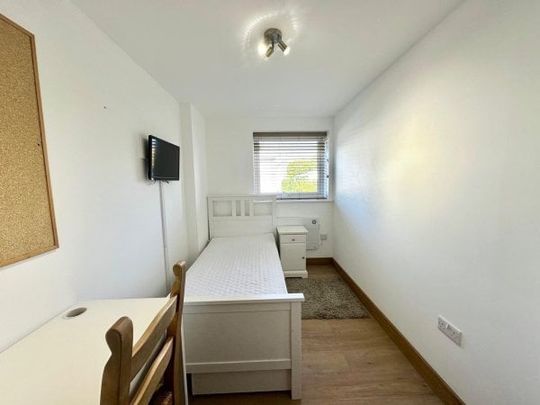 Winnall Close, Winchester - Photo 1