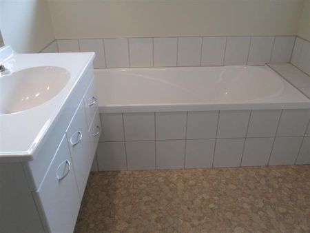 Paraparaumu - 4 Bedrooms - Photo 5