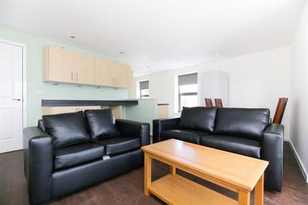 3 bedroom apartment to rent - Photo 2