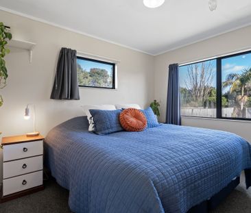 Welcome to this spacious and versatile 4-bedroom rental home. - Photo 1