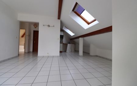 Location Appartement P2 en attique Thoiry - Photo 2