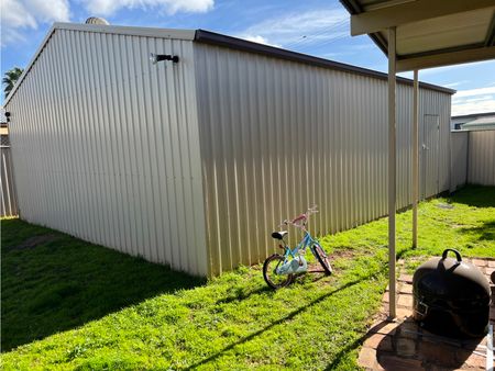 House & Large Shed - Photo 2