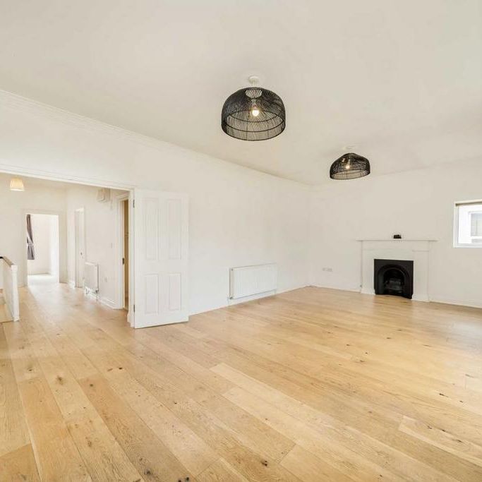 3 bedroom flat to rent - Photo 1