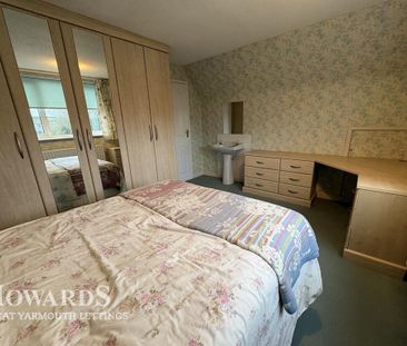 3 bedroom semi-detached bungalow to rent - Photo 5