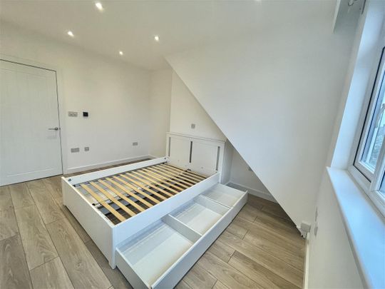 Blenheim Road, Harrow - Photo 1
