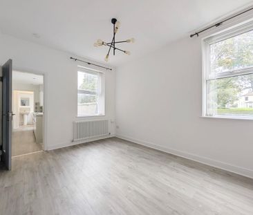 3 bedroom end of terrace house to rent - Photo 1
