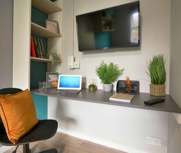 Classic 4 Bed Apartment - Photo 6