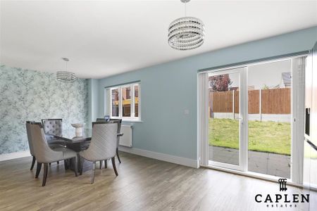 5 bedroom detached house to rent - Photo 2