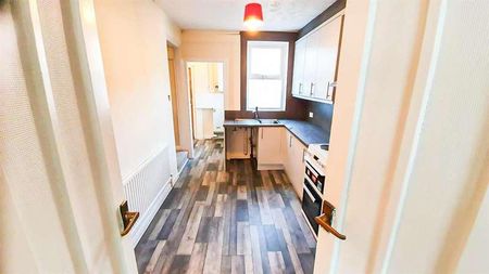 Montague Street, Nottingham, NG6 - Photo 5