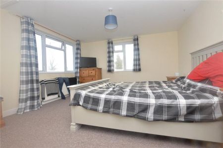 4 bedroom detached house to rent - Photo 2