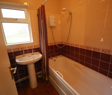 2 bedroom detached bungalow to rent - Photo 5