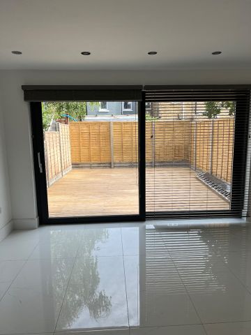 Studio Flat, Plough Lane, SW19 - Photo 3