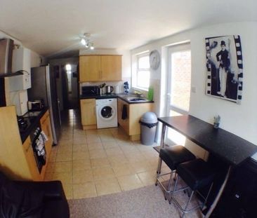 Room in a Shared House, Bellevue Road, SO15 - Photo 5