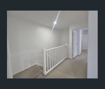 Stylish 3 Bed 2 Bath Townhouse - Photo 6