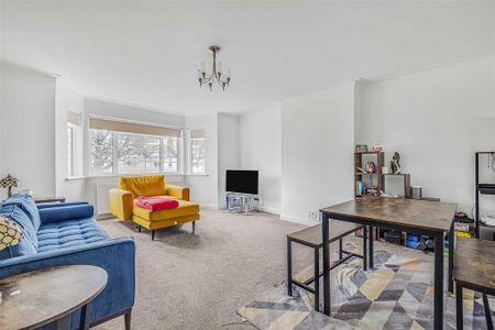 3 bedroom flat to rent - Photo 3