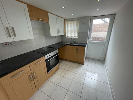 2 bedroom maisonette to rent - Photo 3