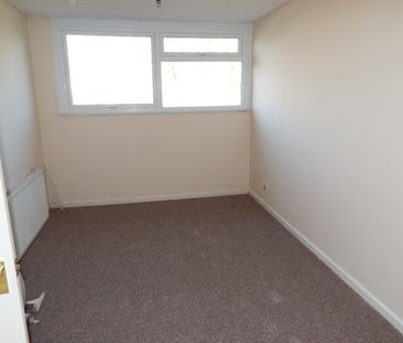 CRAYLANDS, BASILDON - Photo 3