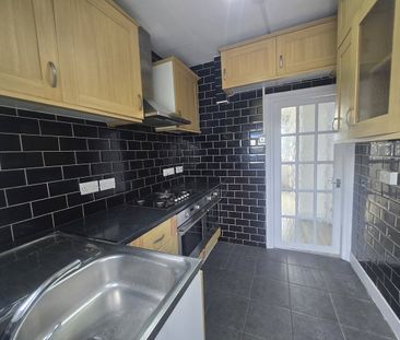 4 Bed Terraced House, Hulse Avenue, IG11 - Photo 6