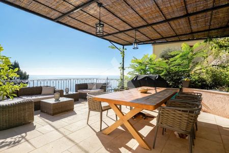 ROQUEBRUNE VILLAGE - MAISON MEUBLEE - STATIONNEMENTS ET PISCINE - Photo 4