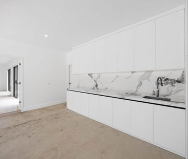 Experience Premium Townhouse Living in Kilsyth - Photo 5