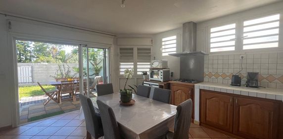 Location Maison 4 pièces 82m² PETITE ILE 97429 - Photo 2