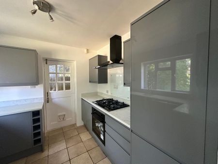 4 bedroom detached house to rent - Photo 4