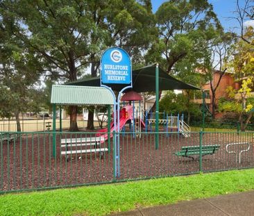 Stunning Top Floor Pet Friendly Apartment - Photo 4