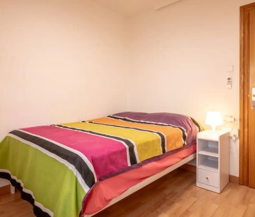 3-bedroom apartment for rent in La Petxina, Valencia, perfect for p... - Photo 2