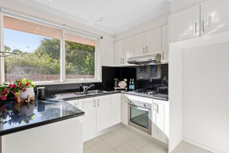 5/10 Mitchell Road, Mont Albert North. - Photo 2