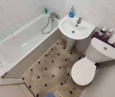 Room in a Shared House, Mowatt Close, N19 - Photo 2