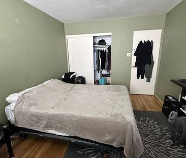 Private 1 Bedroom Furnished near to English Bay /Available October1st - Photo 1