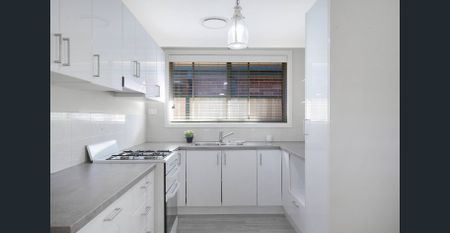 COMFORTABLE HOME INCLUDES SOLAR PANELS !!! - Photo 2