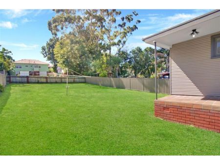 9 London Drive, West Wollongong, NSW 2500 - Photo 4