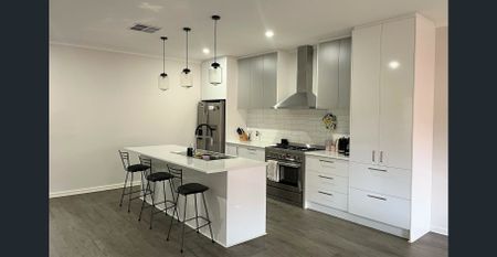 Beautifully built and maintained, light and airy central unit - Photo 5