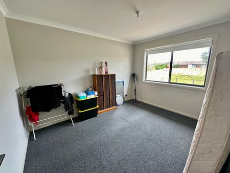 4 bedroom home - Photo 2