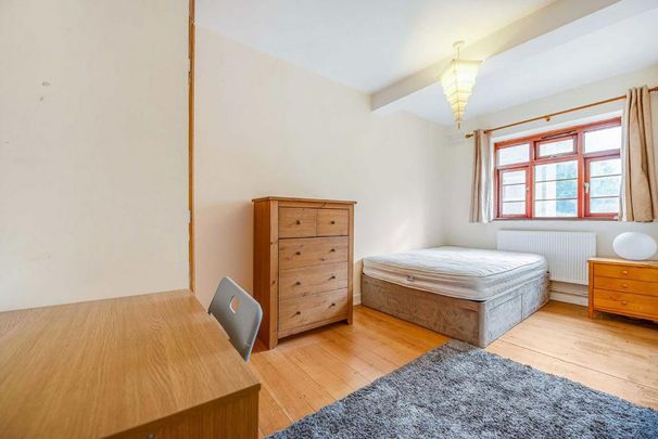 3 bedroom flat to rent - Photo 1