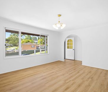 Freshly Updated & Move-In Ready – 3 Bedroom Home in Peaceful Glenda... - Photo 1