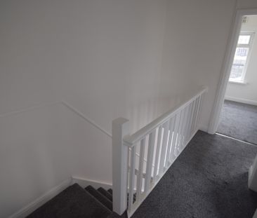 To Let 4 Bed Mid Terraced House - Photo 2