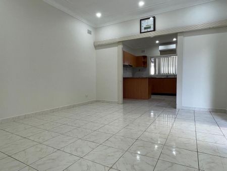 Well Presented Two-Bedroom House&excl; - Photo 4