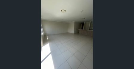 3 Bedroom 2 Bathroom to be yours...... - Photo 2