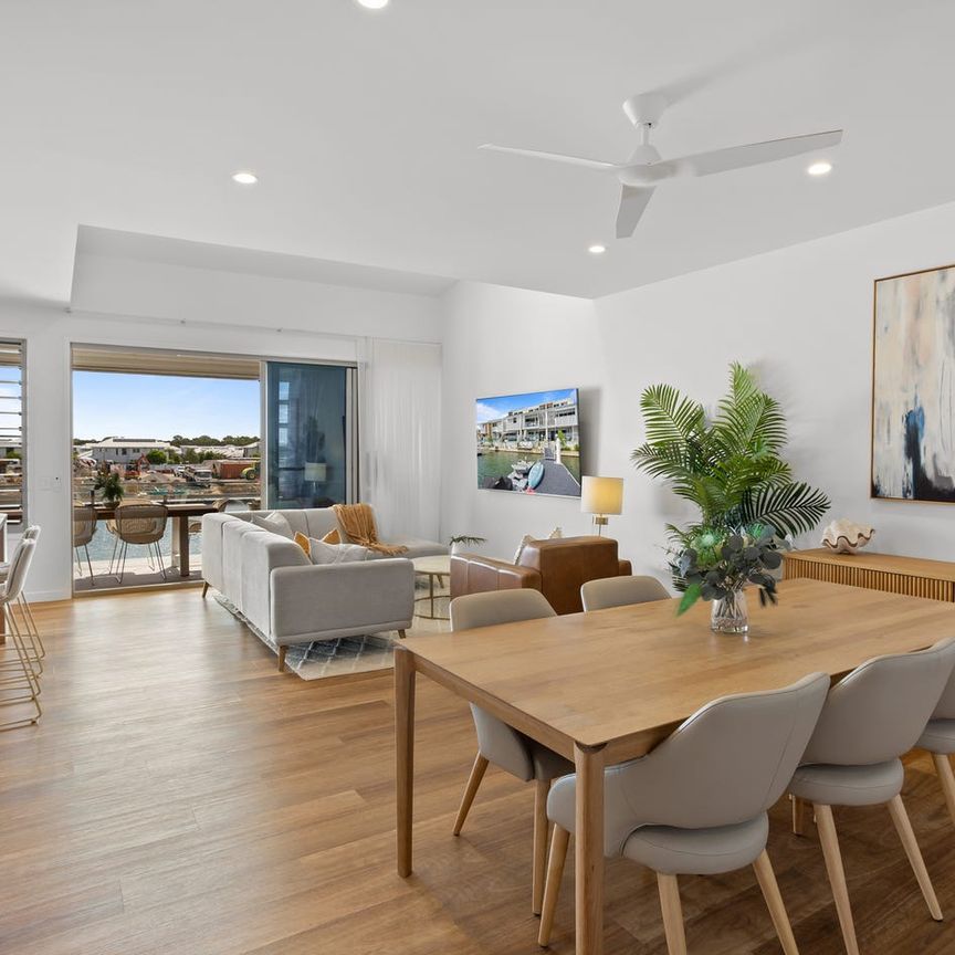 Lakefront Luxury with Pool, Private Pontoon & Resort-Style Living Contact Julie Sykes 0438 050 110 - Photo 1