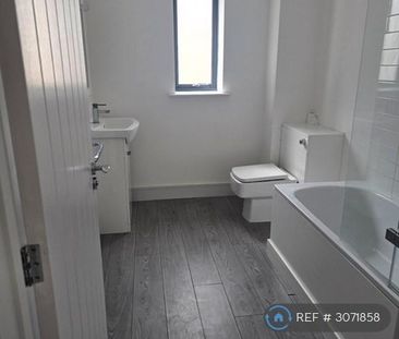 4 bedroom end of terrace house to rent - Photo 5