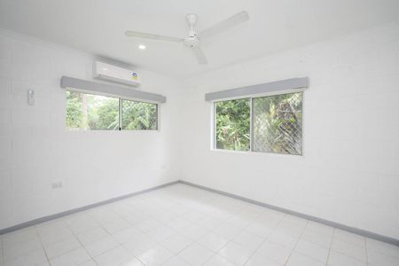 Fully Air Conditioned and Fully Tiled - Solar - Single Carport - Photo 4