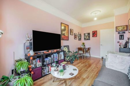 1 Bed Flat, Rabbits Road, E12 - Photo 2