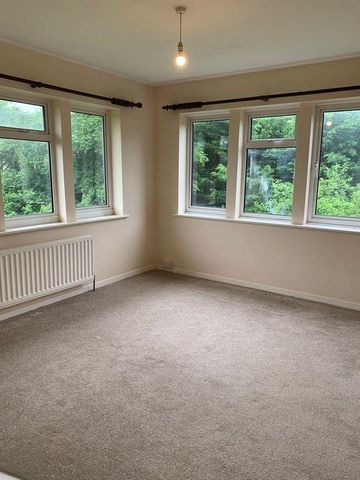 4 bedroom detached house to rent - Photo 2